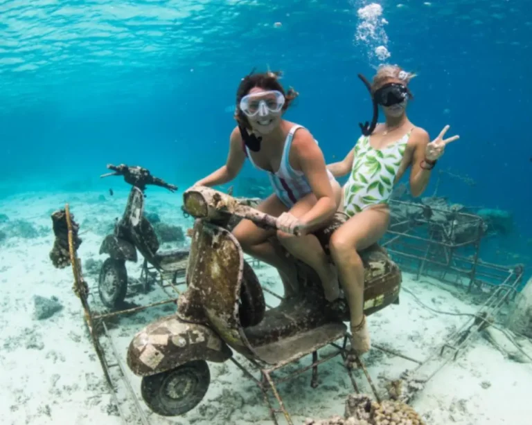 Vespa Underwater Snorkeling Spot Gili islands